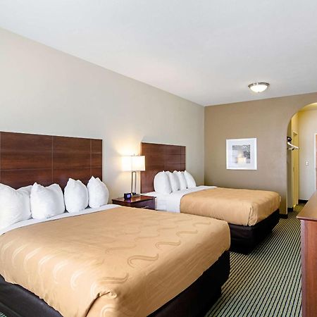 Quality Inn & Suites Near Tanger Outlet Mall Гонзалес Екстериор снимка