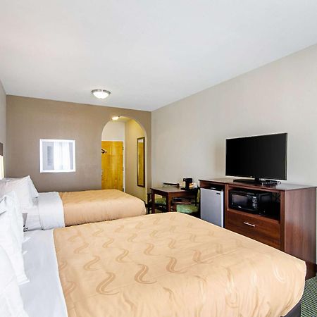 Quality Inn & Suites Near Tanger Outlet Mall Гонзалес Екстериор снимка
