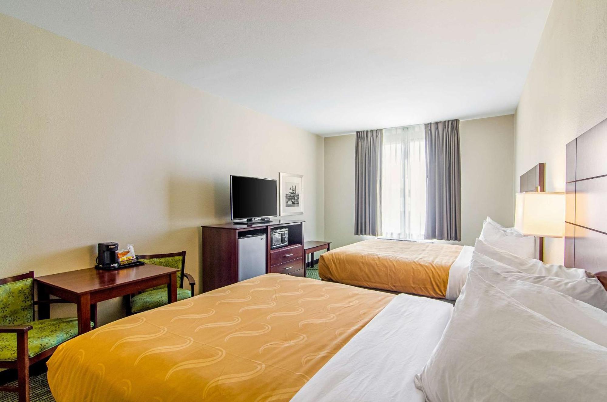 Quality Inn & Suites Near Tanger Outlet Mall Гонзалес Екстериор снимка
