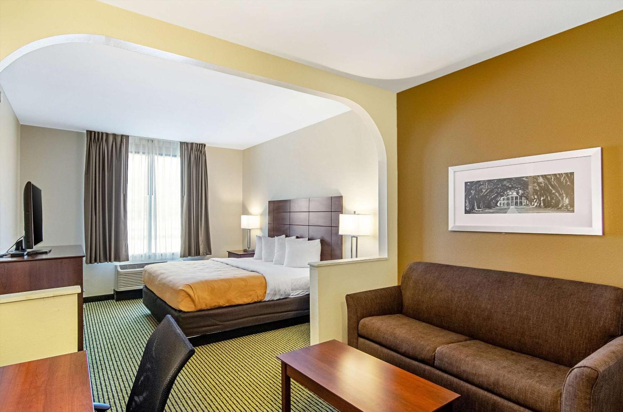 Quality Inn & Suites Near Tanger Outlet Mall Гонзалес Екстериор снимка