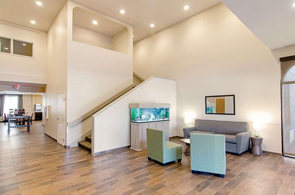 Quality Inn & Suites Near Tanger Outlet Mall Гонзалес Интериор снимка