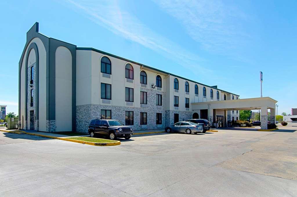Quality Inn & Suites Near Tanger Outlet Mall Гонзалес Екстериор снимка
