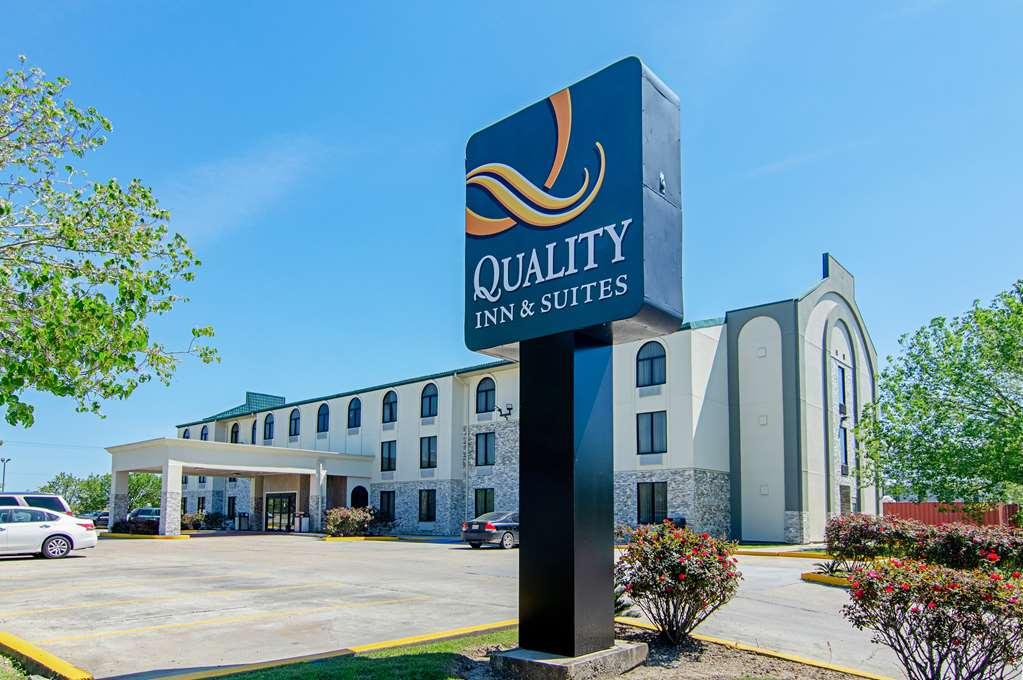 Quality Inn & Suites Near Tanger Outlet Mall Гонзалес Екстериор снимка