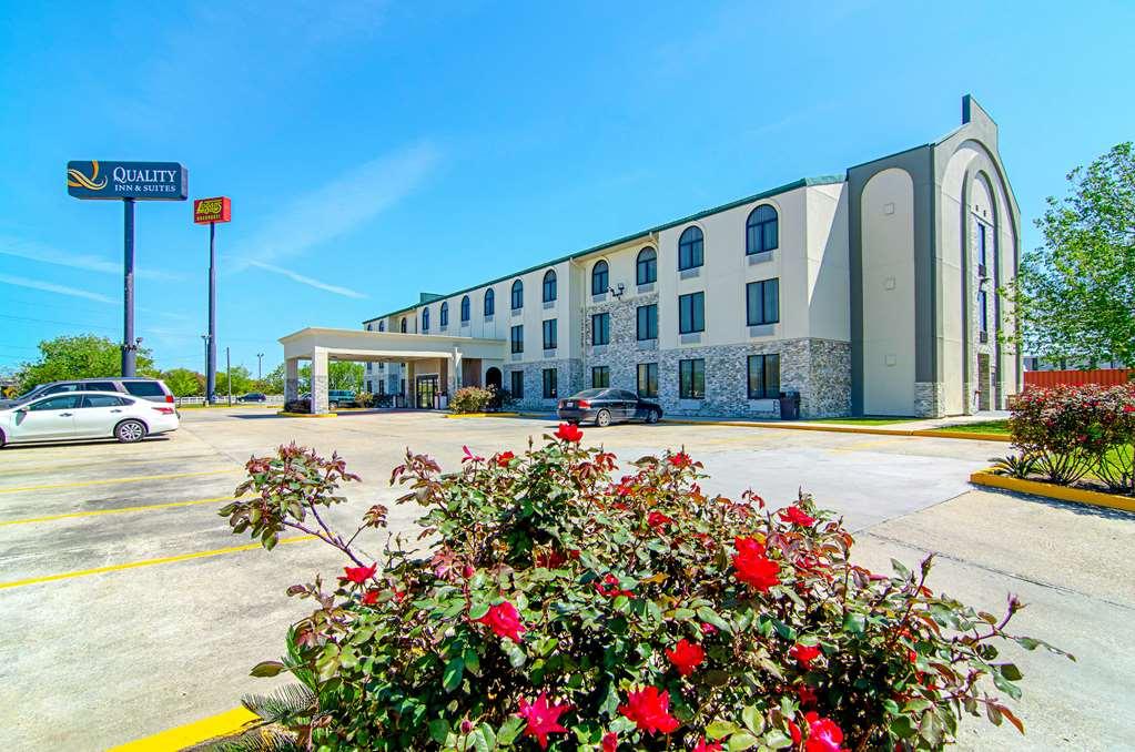 Quality Inn & Suites Near Tanger Outlet Mall Гонзалес Екстериор снимка